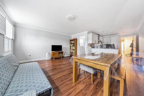 3 bedroom flat for sale - Newbury,  Berkshire,  RG14