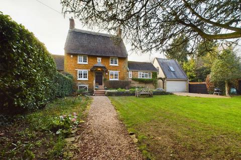 3 bedroom detached house for sale - Yew Tree Lane, Spratton, Northampton NN6 8HL