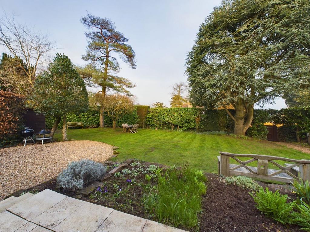 Yew Tree Lane, Spratton, Northampton NN6 8HL 3 bed detached house for