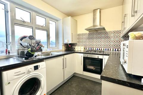 3 bedroom apartment for sale, Mount Pleasant, Ilford Lane, Ilford IG1