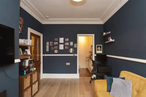 1 bedroom flat for sale - 23/5 Blackwood Crescent, Newington, Edinburgh, EH9 1RA