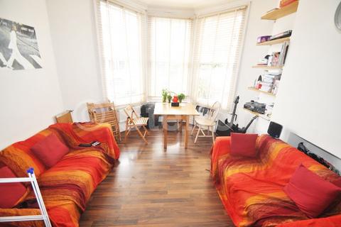 3 bedroom flat to rent, Carlingford Road, London N15