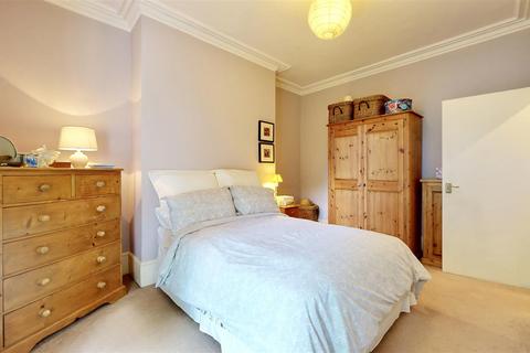 1 bedroom apartment for sale, Torrington Park, London