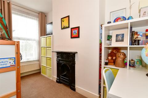 5 Clarendon Road, Gravesend, DA12 2BP