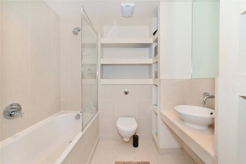1 bedroom apartment for sale, Discovery Dock Apartments West, 2 South Quay Square, Canary Wharf, London, E14