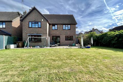 5 bedroom detached house for sale - Forbes Chase, College Town, Sandhurst
