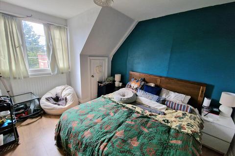 Flat 3, Broadway House Bromley Road, Bromley, BR1 4PA