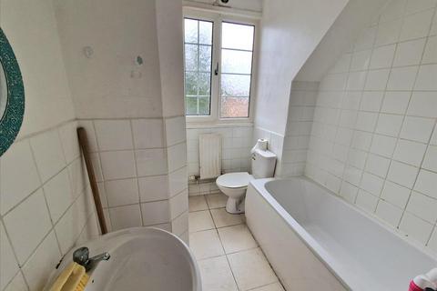 Flat 3, Broadway House Bromley Road, Bromley, BR1 4PA