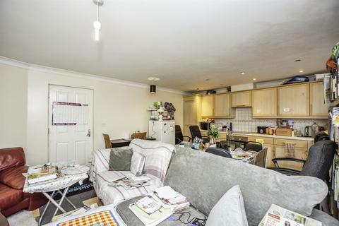 2 bedroom flat for sale, Ulverston, RM19