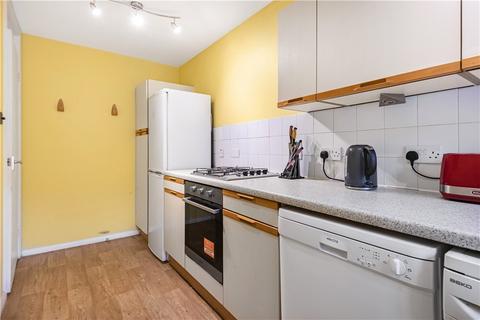 15 Arragon Road, London, SW18 4XG