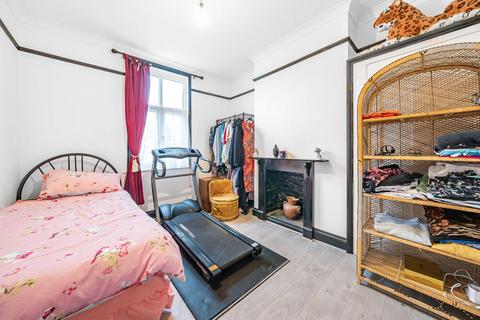 3 Caithness Road, Mitcham, CR4 2EY