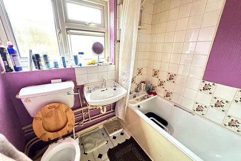 16 Kingsley Path, Slough, SL2 2NS