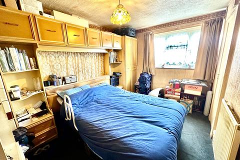 16 Kingsley Path, Slough, SL2 2NS