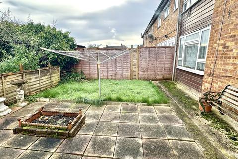 16 Kingsley Path, Slough, SL2 2NS