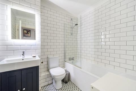 48 Priory Close, Beckenham, BR3 4DH