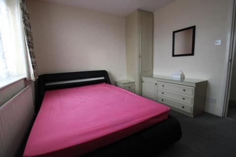 2 bedroom flat to rent - Claire Court, Cheshunt, EN8