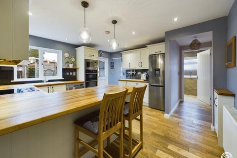 16 Banff Avenue, Airdrie, ML6 9QY