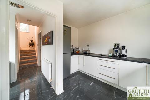 84 Everlands, Cam, Dursley, GL11 5NL