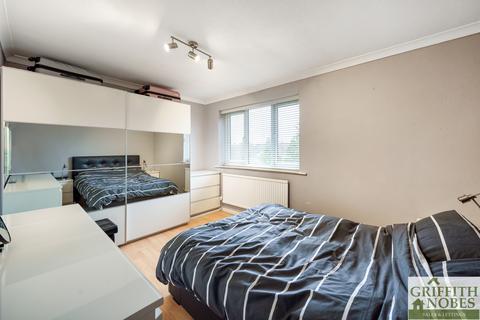 84 Everlands, Cam, Dursley, GL11 5NL
