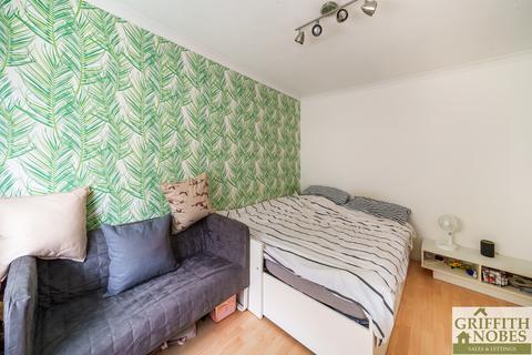 84 Everlands, Cam, Dursley, GL11 5NL