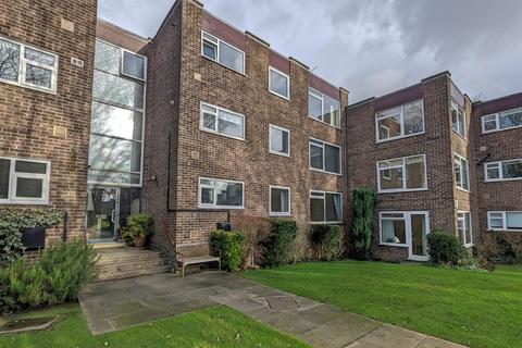 2 bedroom flat for sale, Wedgewood Court, Roundhay