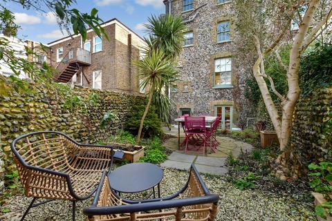 6 bedroom end of terrace house for sale - The Vale, Broadstairs, Kent