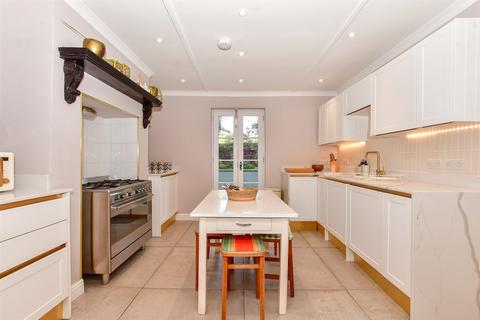 6 bedroom end of terrace house for sale, The Vale, Broadstairs, Kent
