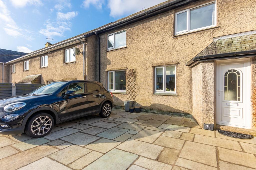 Front Exterior &amp; Driveway