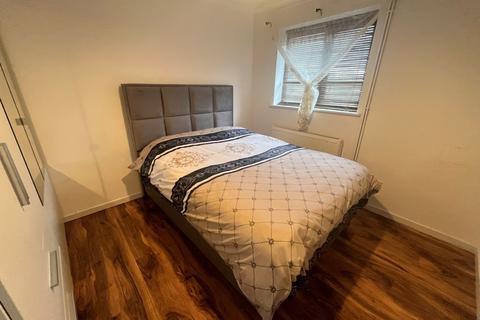 2 bedroom flat for sale, Hollybush Way, Cheshunt, Waltham Cross
