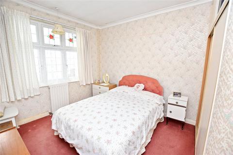 2 bedroom bungalow for sale, Hollingbourne Avenue, Bexleyheath, Kent, DA7