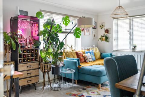 104 Academia Way, London, N17 8HQ