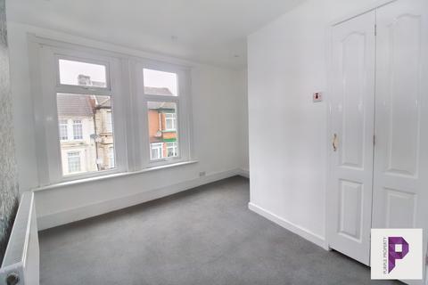 2 bedroom terraced house for sale, Wellington Road, Gillingham, Kent, ME7