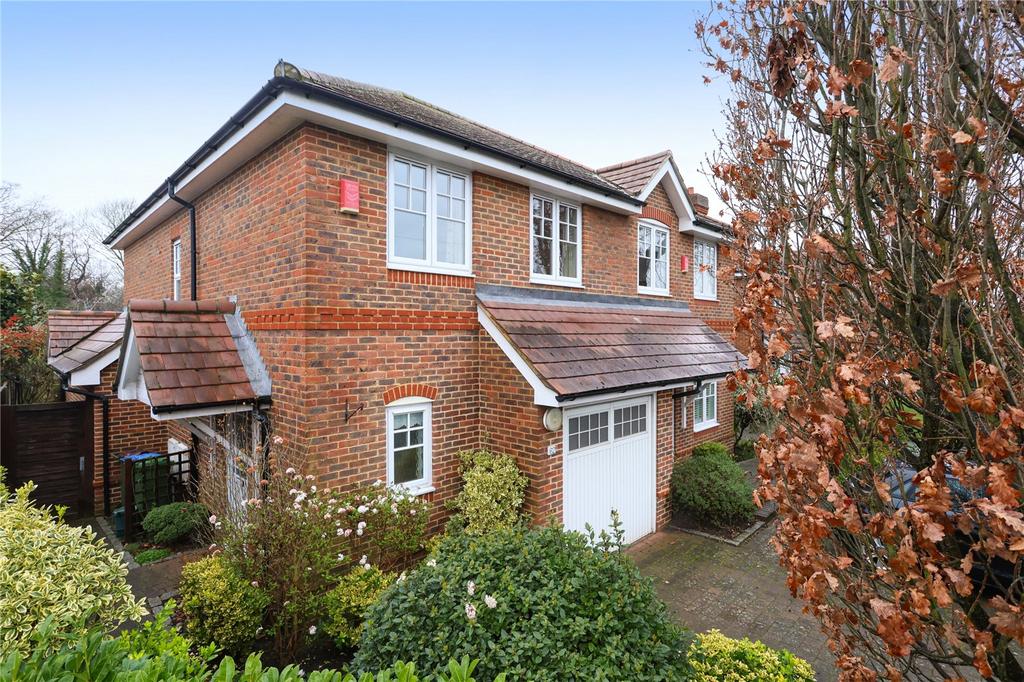 Green Lane, Hersham, WaltonOnThames, KT12 3 bed semidetached house