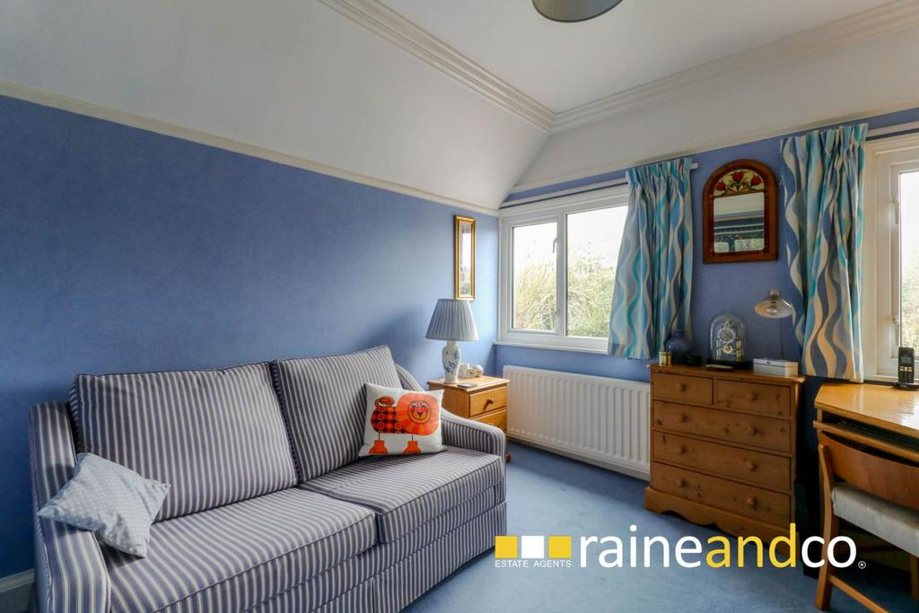 Endymion Road, Hatfield 3 bed detached house for sale £735,000