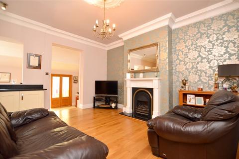 4 bedroom semi-detached house for sale, Crawshaw Avenue, Pudsey, Leeds, West Yorkshire