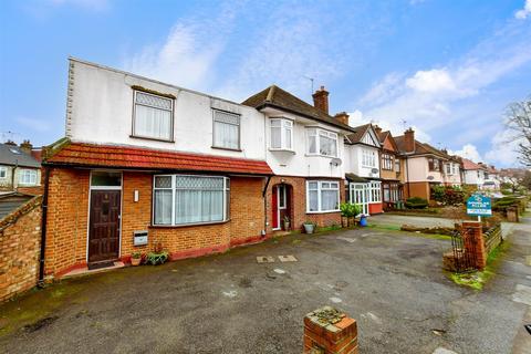 4 bedroom end of terrace house for sale, Hurst Avenue, Chingford