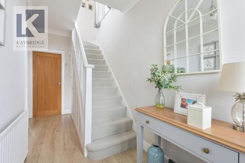 170 Stoneleigh Avenue, Worcester Park, KT4 8YA