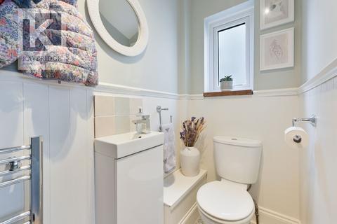 170 Stoneleigh Avenue, Worcester Park, KT4 8YA