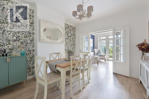 170 Stoneleigh Avenue, Worcester Park, KT4 8YA