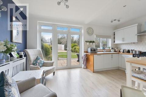 170 Stoneleigh Avenue, Worcester Park, KT4 8YA