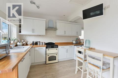 170 Stoneleigh Avenue, Worcester Park, KT4 8YA