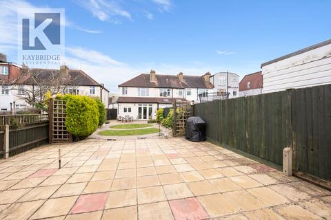 170 Stoneleigh Avenue, Worcester Park, KT4 8YA