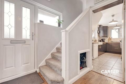 63 Fairway, Grays, RM16 2AL
