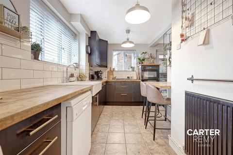63 Fairway, Grays, RM16 2AL
