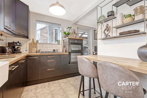63 Fairway, Grays, RM16 2AL