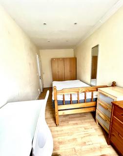 1 bedroom in a flat share to rent - Lismore Circus, London NW5