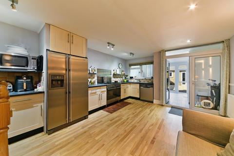 undefined, Orchard Road, Brentford, TW8