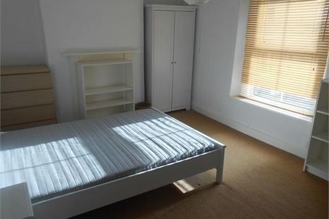 3 bedroom house share to rent - Beach Street, Sandfields, Swansea,