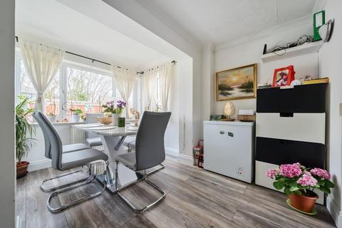 166 Colwell Drive, Witney, OX28 5NN