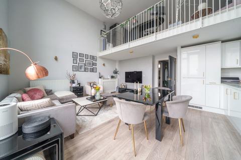 2 bedroom apartment for sale - Cowley Road, London
